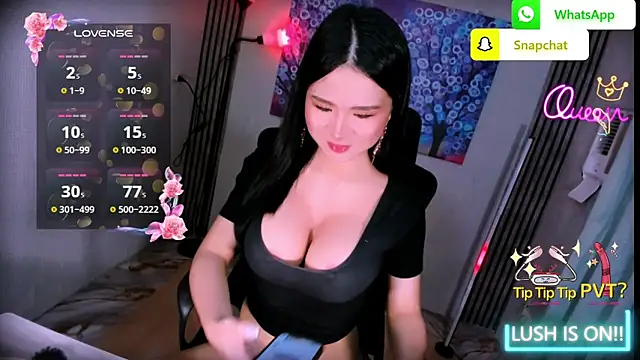 xBigSurpriseLorainex live cam on StripChat
