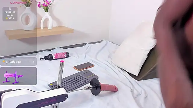 Zamy_Atelier live cam on StripChat