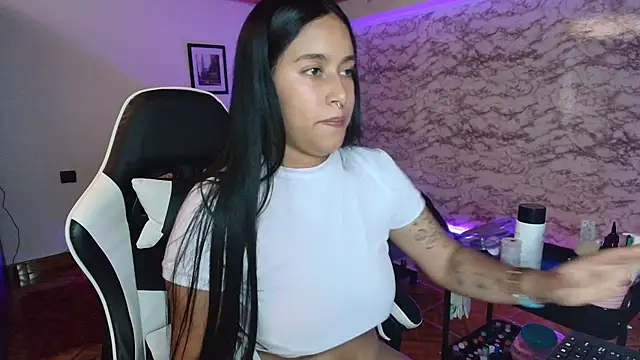 Camila_IRoose webcam