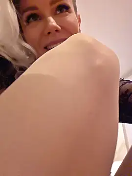 AureliaDoux webcam