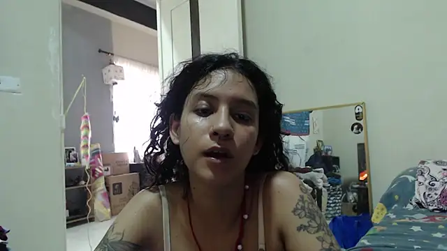 AlinaWoolf_ webcam