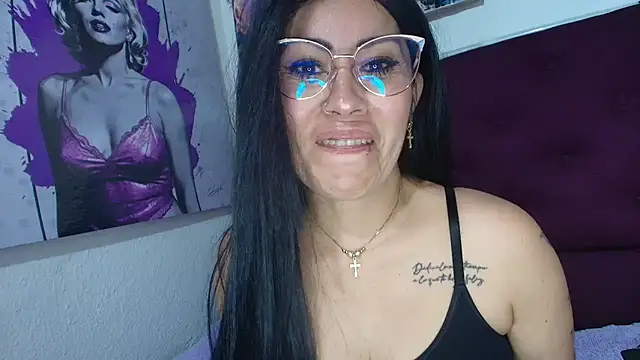 Tania_mature live cam on StripChat