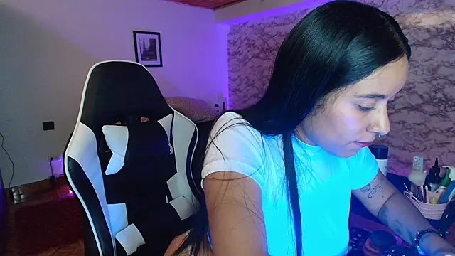 Camila_IRoose webcam