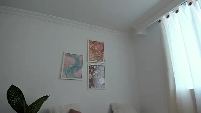 canelleGarces webcam