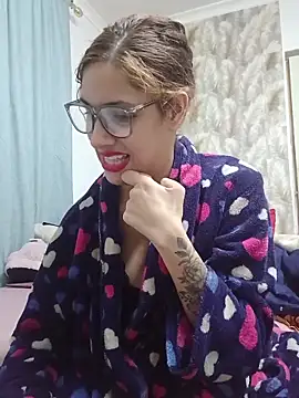 Sexyyeyes244 webcam
