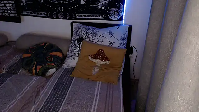 AlienforTwenty webcam