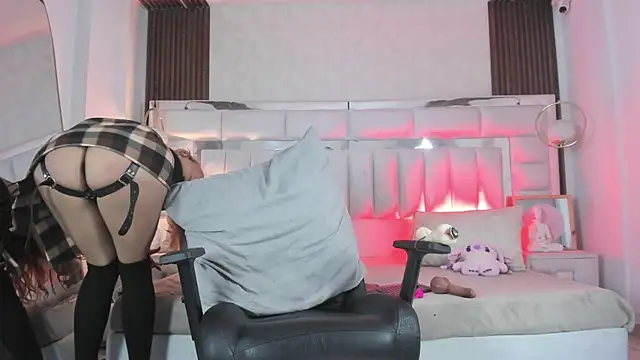 megann_glow webcam
