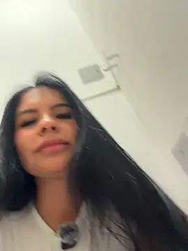 Elara_Luxe webcam