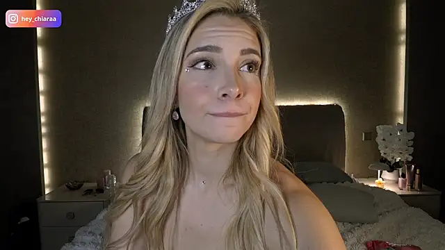 Chiara_Hollis webcam