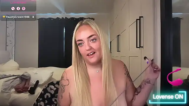 CurvyWetWife webcam