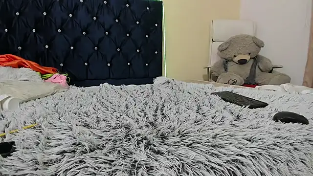 Nadia-Monroe webcam
