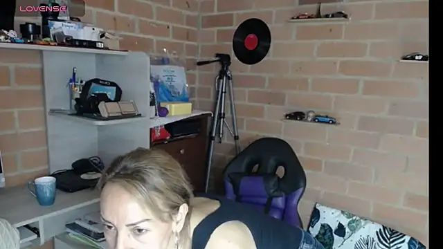 cristin_doll_ webcam