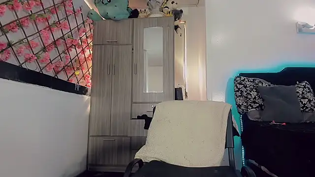 Thiara_veky_ webcam