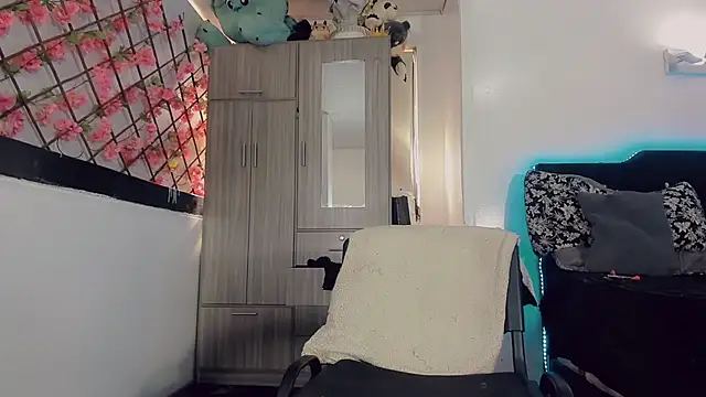 Thiara_veky_ webcam