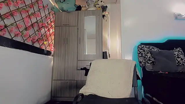 Thiara_veky_ webcam