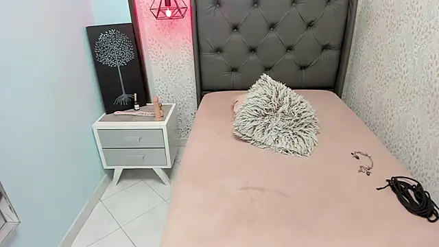 SHARLOTTE_SUITTE webcam