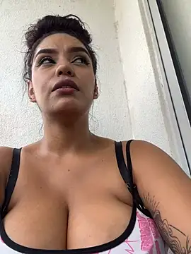 Sara-77 live sex cam