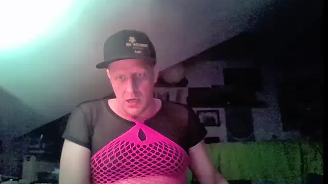 Bigthroaterboy webcam