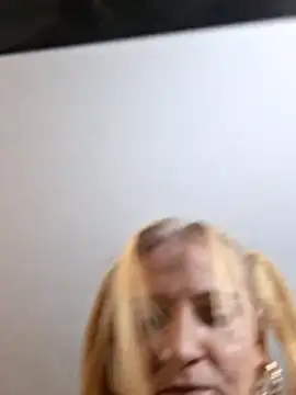 Goldenndoll webcam