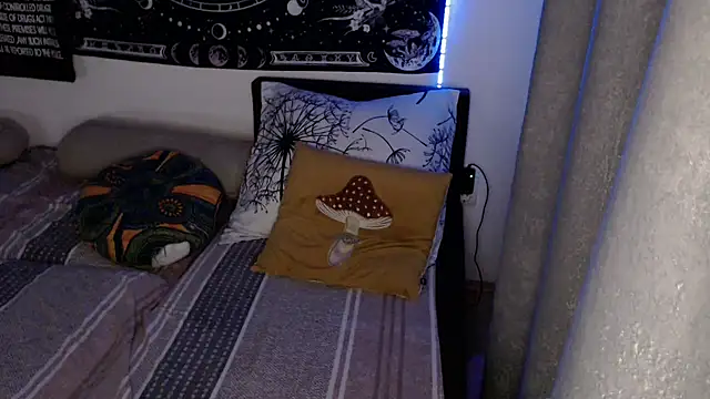 AlienforTwenty webcam