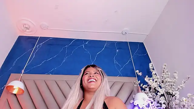 NaomiVelour webcam