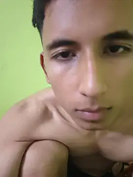 kokoluvgay live cam on StripChat