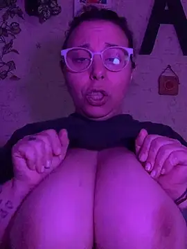 LupitaHaze webcam