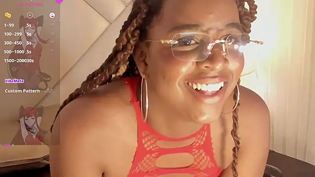 Bella_Roussee webcam