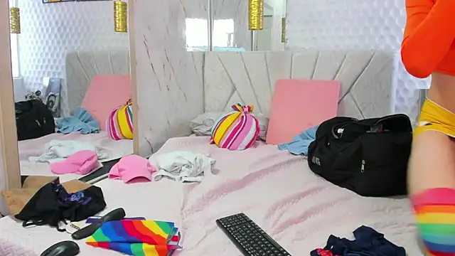 MissScarlett_ webcam