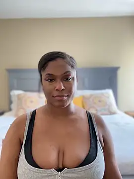 CandyLuxxxx webcam