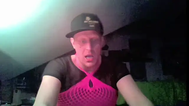 Bigthroaterboy webcam