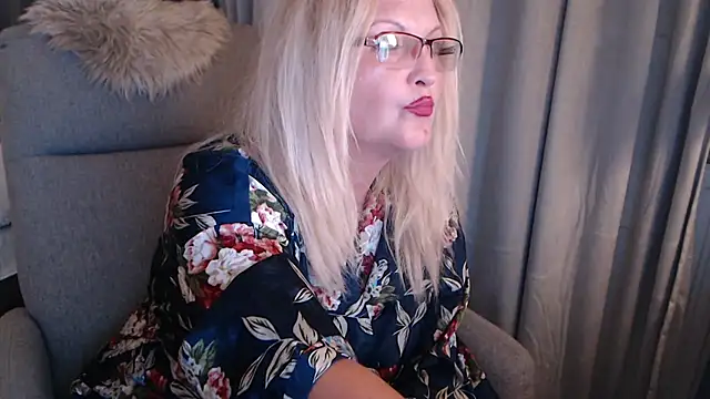 divineblond's live room