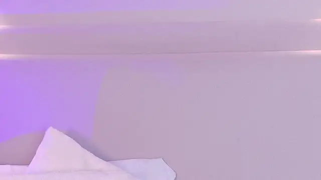 NaomiKlarc webcam