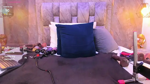 blondehorny699 webcam