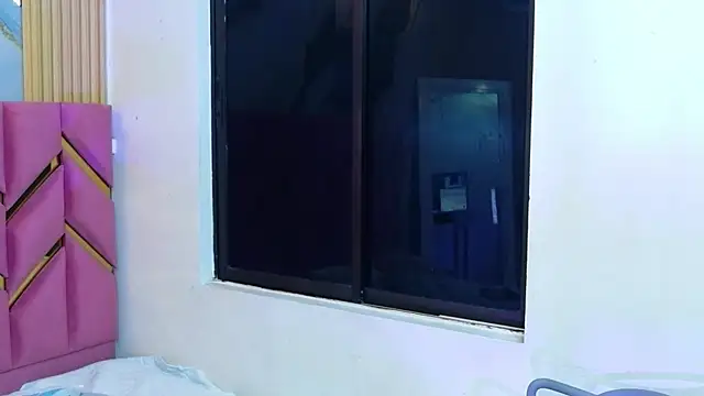 kinkylittlegirll webcam