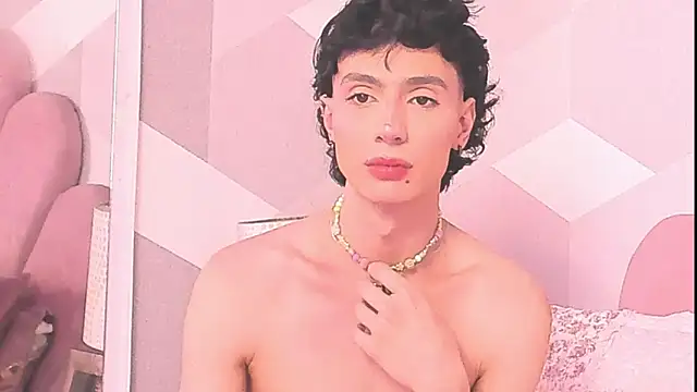 KylieMonnett live cam on StripChat