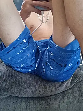 Yanwoods420 live cam on StripChat
