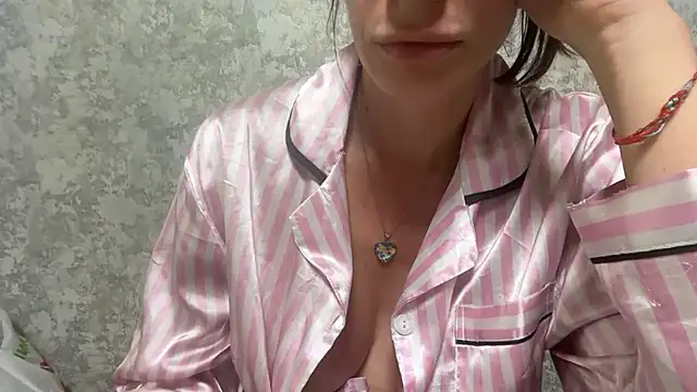 Angelinaa19 webcam