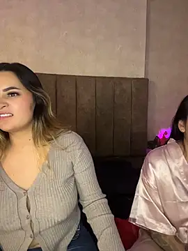 Antonella_Julieta live cam on StripChat