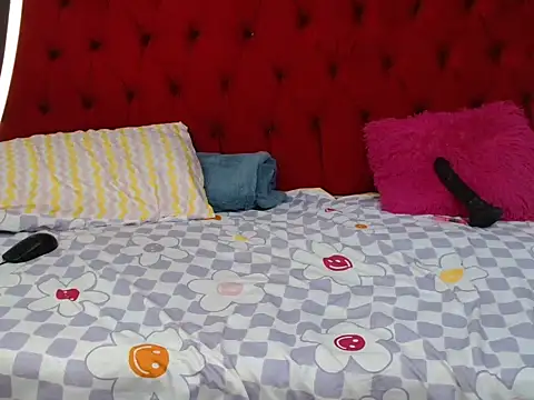 YUMMYJELLYBOOTYXX webcam