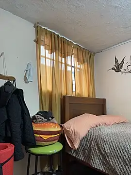 latinfemale - Latinfemale's free webcam - UK Sex Cams