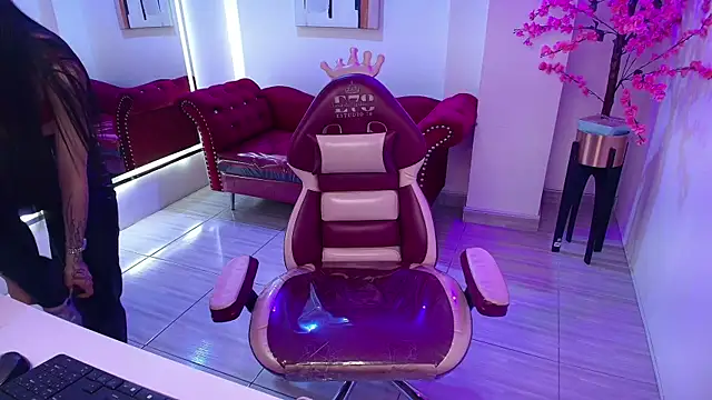 Emily_andrews