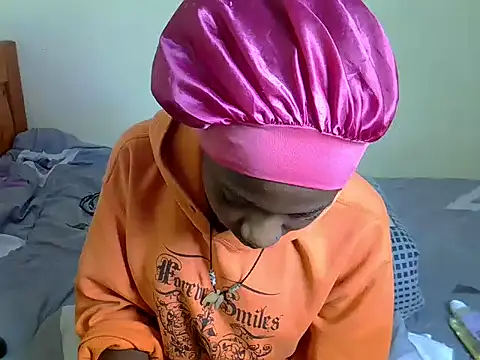 Pearl_petite webcam