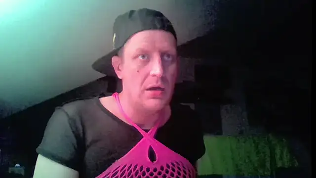 Bigthroaterboy webcam