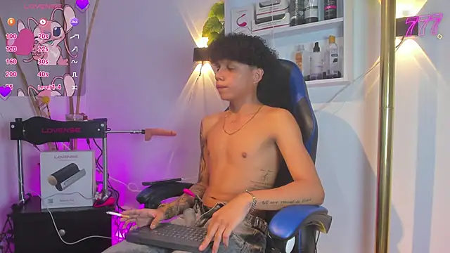 _taylor_black webcam