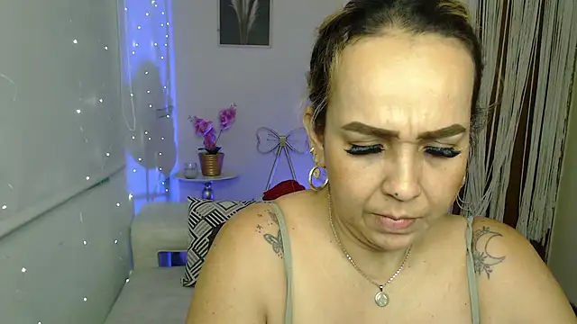 Aunty_milf webcam