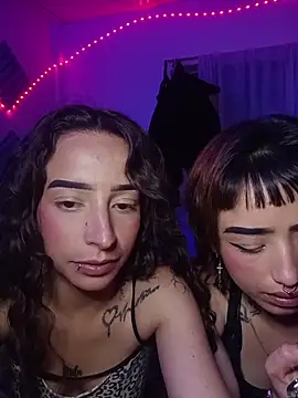 AlexxaAndRileyy webcam