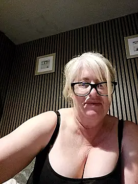 FlirtyFleur-x webcam