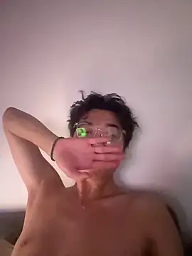 YourBadboy718 webcam