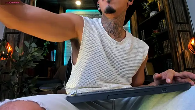 Donovan_Desmond webcam